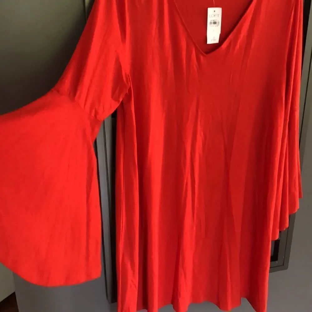 NWT LOFT flowy Orange/Red Rayon spandex bell sleeve V-neck dress size L
